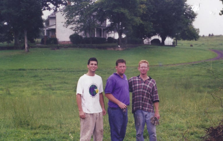 Chris Lewis Underwood with brothers at UF farmhouse June 2001