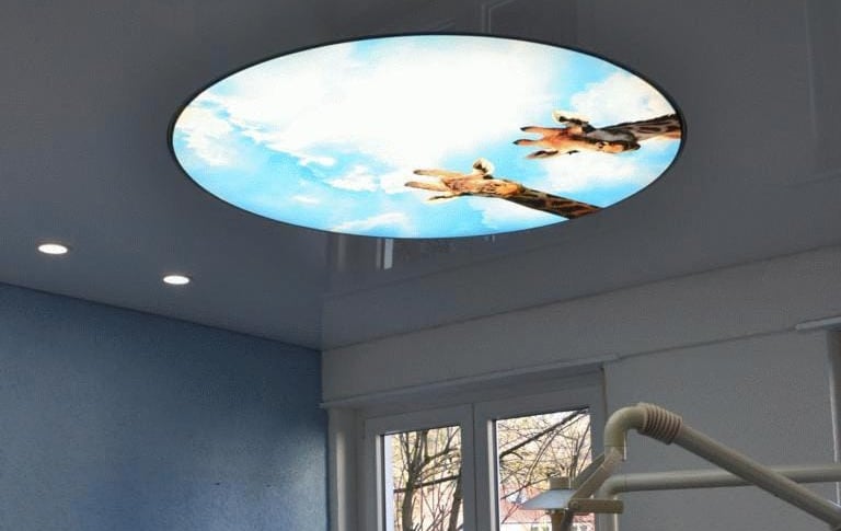Spanndecke mit Lichtmodule - Arztpraxis 