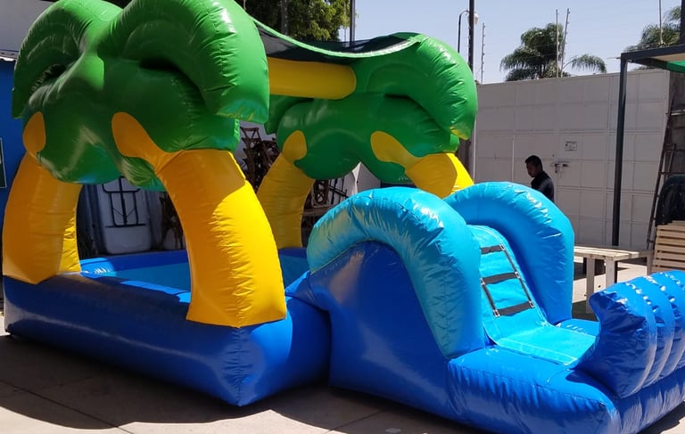 Venta de Inflables Acuaticos de Entrega inmediata www.sillasymesasfiestasdelsol.com