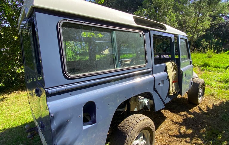 land rover defender 110 3.5l v8 5-door stationwagon
