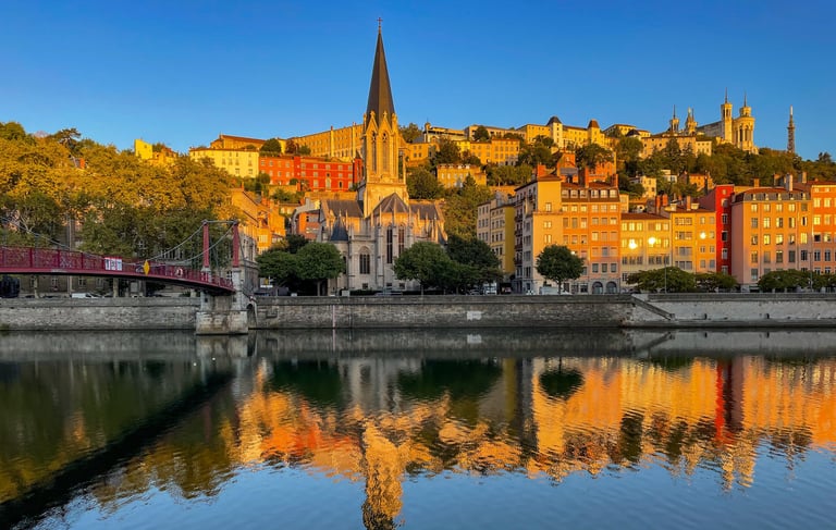 L'église Saint Georges dans le Vieux Lyon, au bord de la Saône. Photo Yannick Saunier.