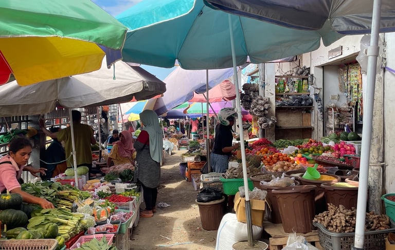 flores street market to buy fruit, clothes, and food
