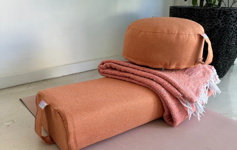 bolster, manta y zafu, colección peach