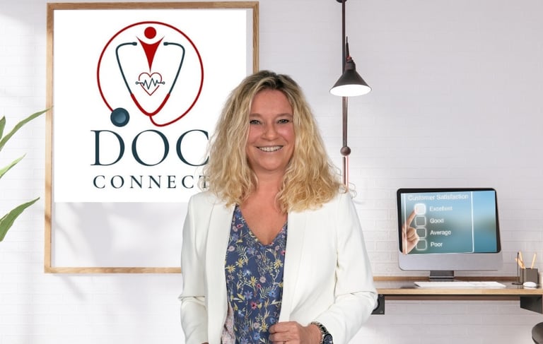 Anja Borchert im Büro von Doc Connect für die Ärztevermittlung