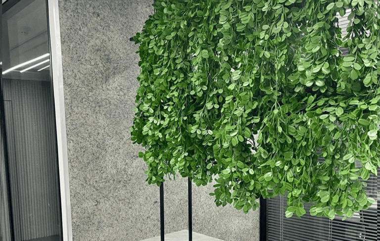 copa com papel de parede liquido cor cinza dom plantas em decoração
