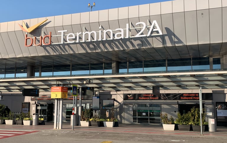 BUD reptér 2/A terminál bejárat - BikkesBusz