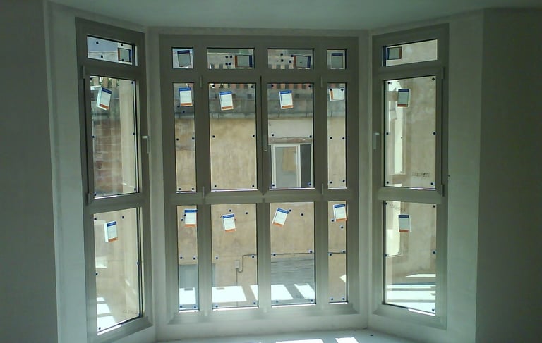 Ventanas de aluminio con fijos en hojas ocultas RPT