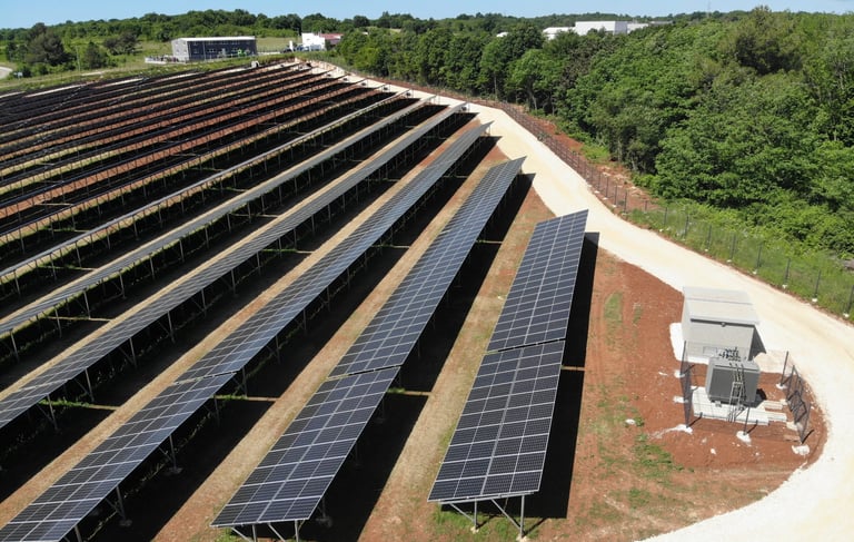 solarna elektrana na zemlji preko 1000 solarnih panela