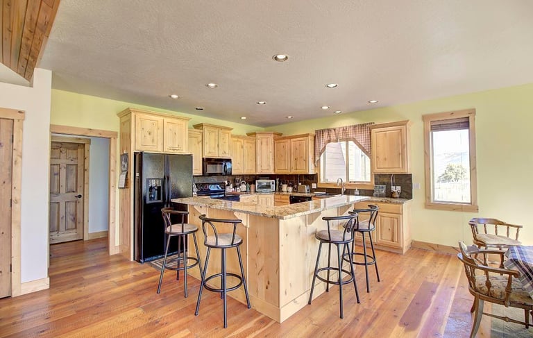26205 sliding Horse Ln - professional wood floors & cabinets --Saddle Horn Custom Homes