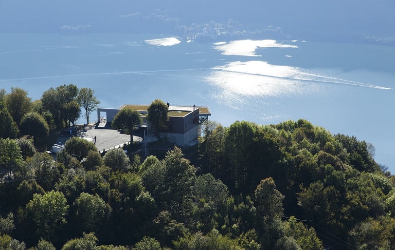 Vue sur le lac du Bourget depuis le Belvédère de la Chambotte