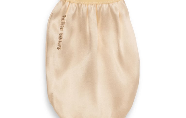 Un gant exfoliant pour le corps en soie Belles Soeurs