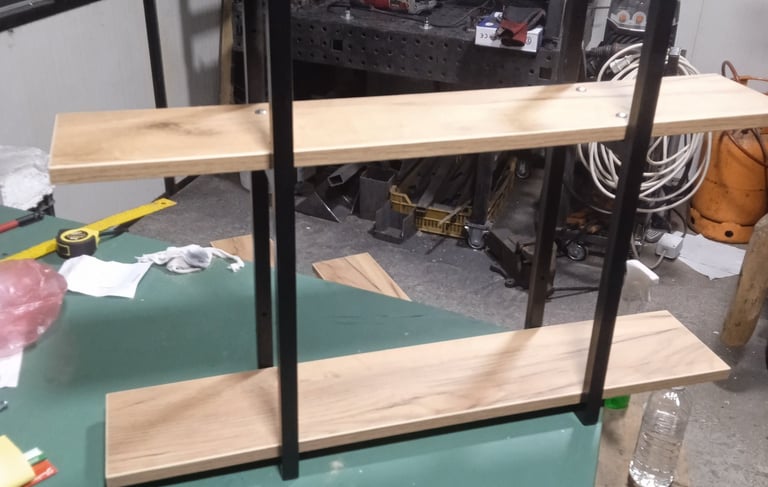 drvometal, drvo metal, nameštaj, police, stolovi, stolice, ograde, ograda, kapija