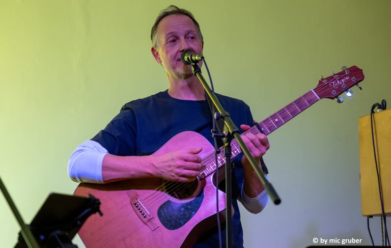 Felix Klauda - Gitarrist und Sänger des Duos French Connection