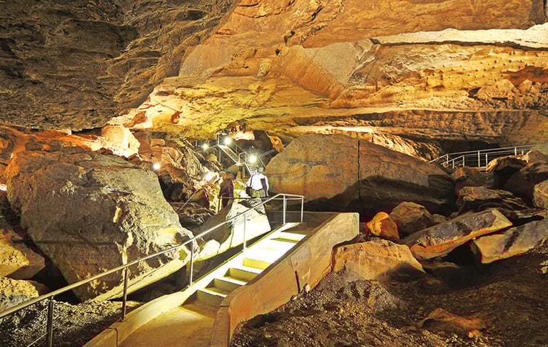 al hoota cave muscat