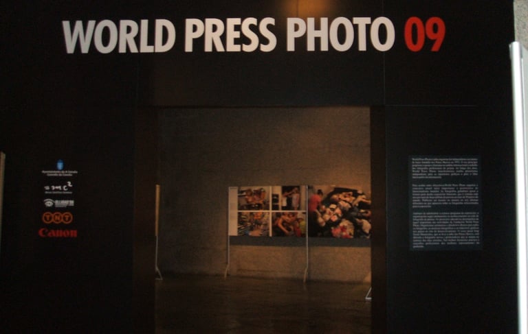 vinilos exposición Worl Press Photo Domus Coruña