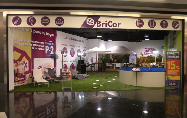 rotulación integral stand Bricor CC Marineda Coruña