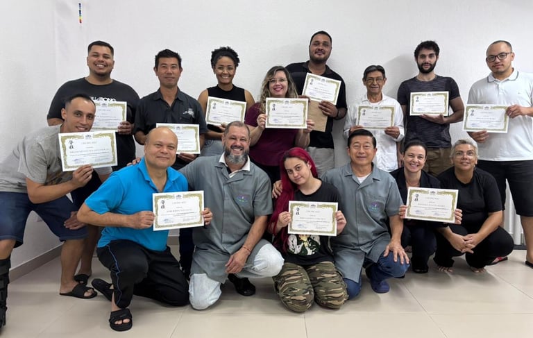 Curso de quiropraxia ministrado por Osamu Ueda, ensino prático de ajustes e avaliação postural