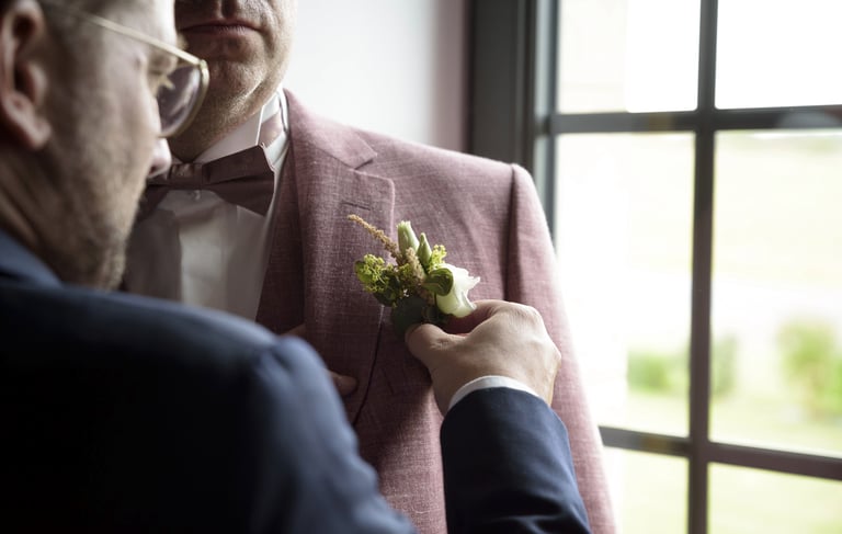 a man in a suit and tie dyes a bouton bouton bouton