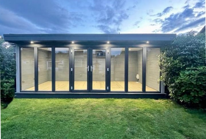 Large Garden room with glass and doors full width