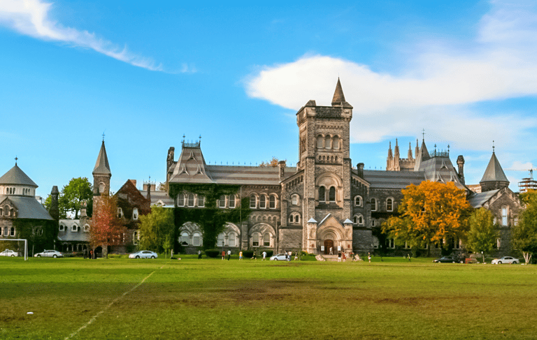 Kanada'nın Toronto üniversitesi sonbaharda