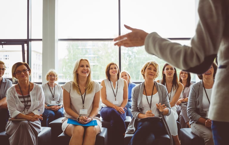 İngiltere'de bir sürü öğretmen teacher training programında eğitim alıyor