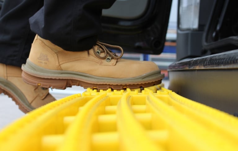 įlipimo laiptas mikroautobusui