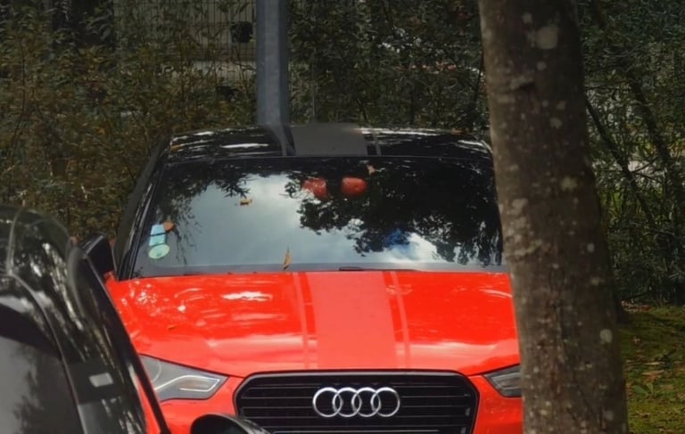 Stickers mats posés sur Audi rouge – personnalisation esthétique et finition sportive par 3DPM France