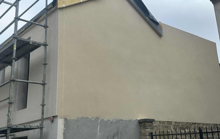 Façade rénovée après ravalement – finition lisse et protection durable