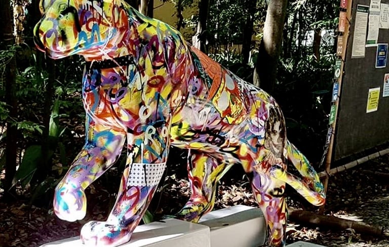 A Jaguar Parade, uma exposição de arte urbana, foi realizada em São Paulo.