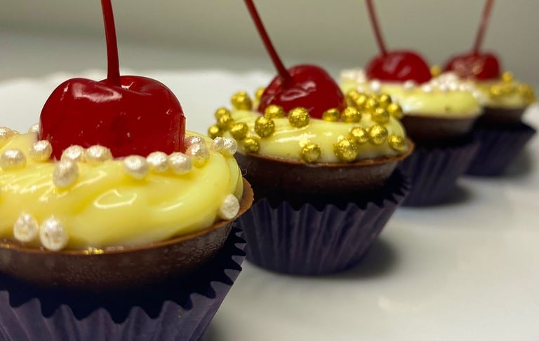 Cento de copinhos com cereja