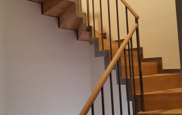 escalier artisanal en bois et fer