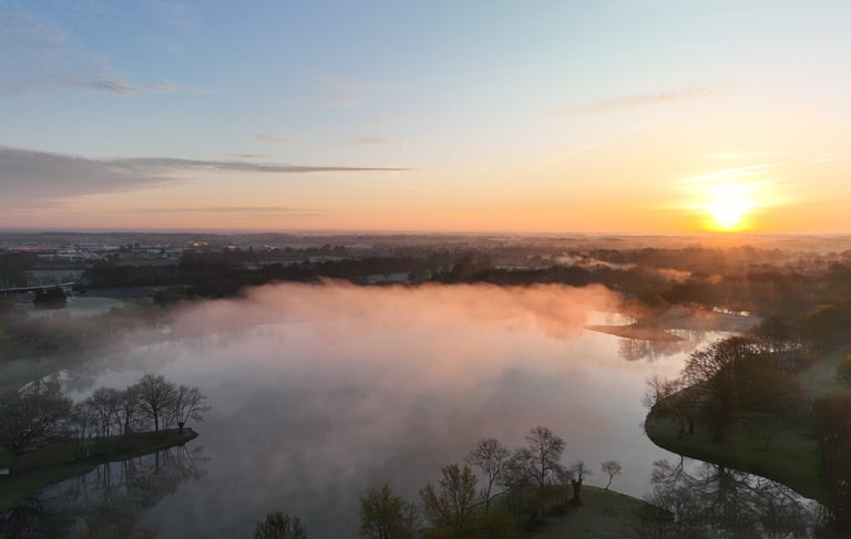 Photo aérienne par drone du plan d'eau à Saint Philbert de Grand Lieu 