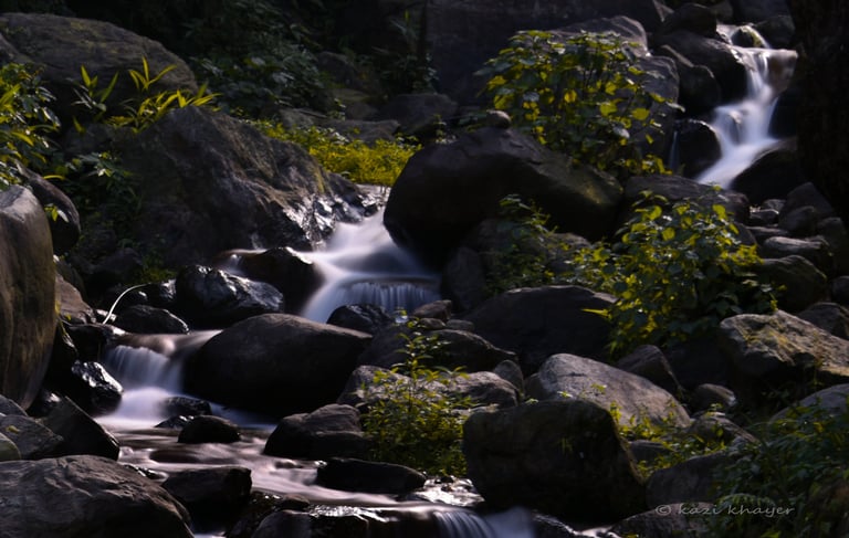 A stunning picture of a rivulet in long exposure.