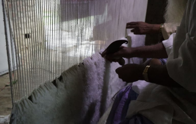 Handknotted Rug Weaving onloom