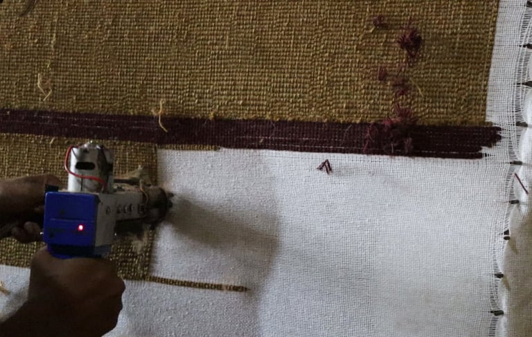 Handtufted carpet production onloom