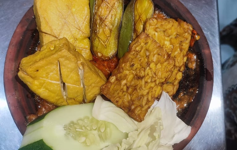 Nasi 3T (Tahu, Tempe, Terong) Penyet
