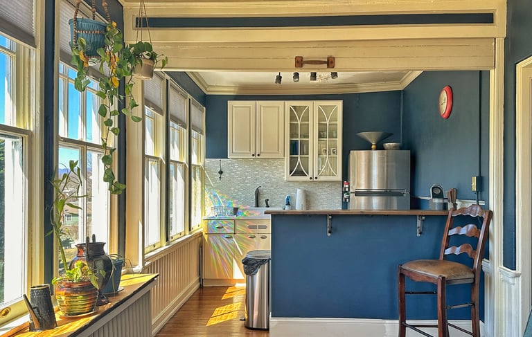 kitchen and sunroom 2123 rivermont apartments