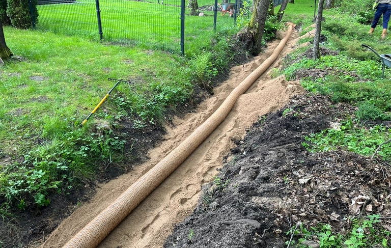 Drenažo įrengimas sklype žemės lyginimo metu