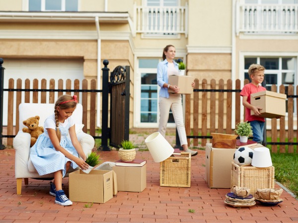 family moving out carrying boxes before end of tenancy carpet cleaning