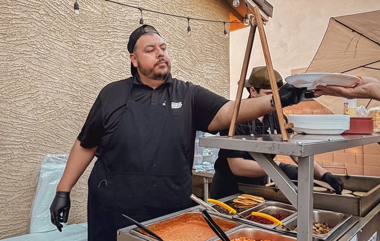 Event_Catering_Serving