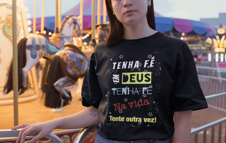Oversized preta Tenha fé em Deus, Tenha fé na vida em algodão premium.