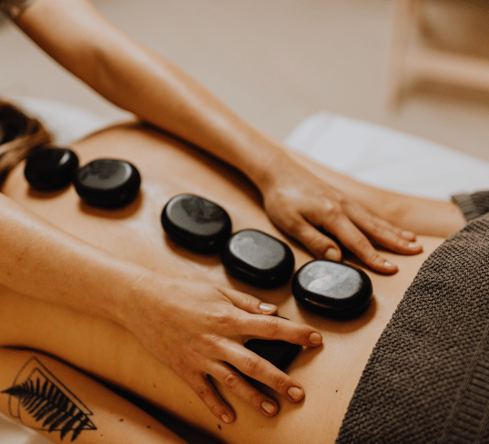 Hot Stone & Rückenmassage