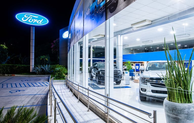 Fotografia de fachada da loja ford em niteroi. Foto por Frota