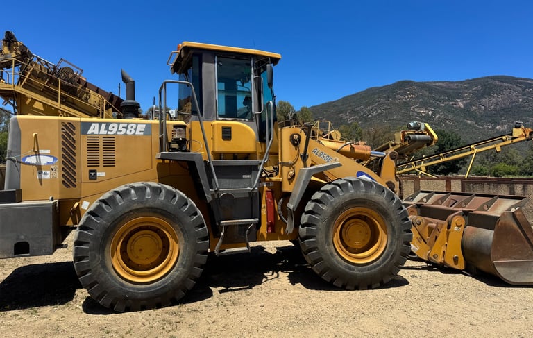 Front End Loader for Hire. 19.5T & 13.5T available