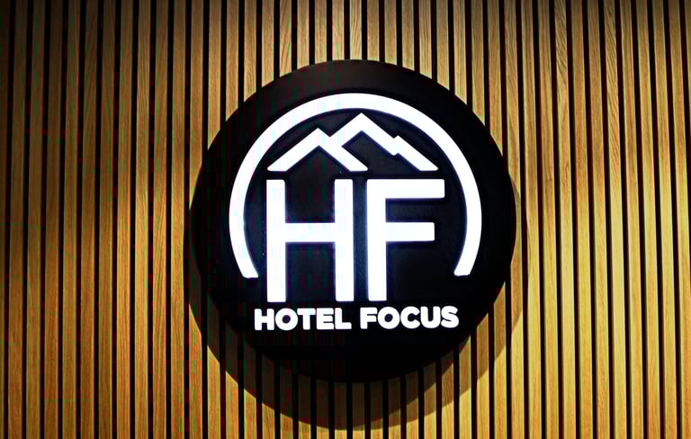 Imagen de marca del Hotel Focus en el Pas de la Casa, Andorra. En los Pirineos