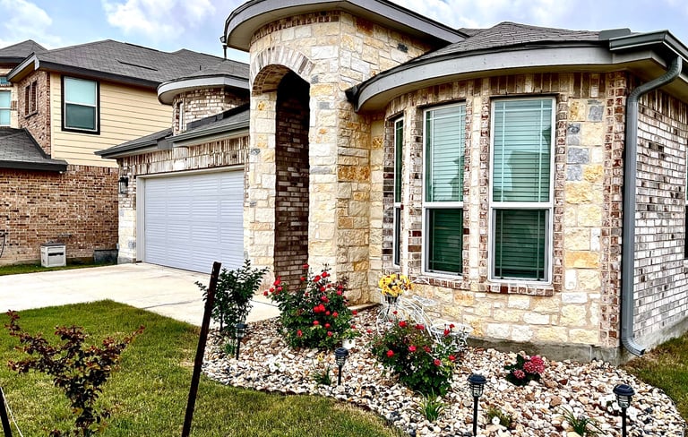 Stone and brick single-story home with clean windows, Elegant Restorations San Antonio