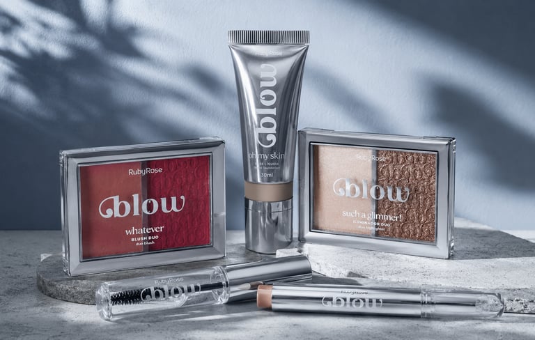Ruby Rose - Linha de maquiagem Blow