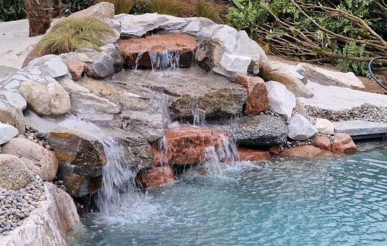 cascata artificiale per piscina rocks design roma