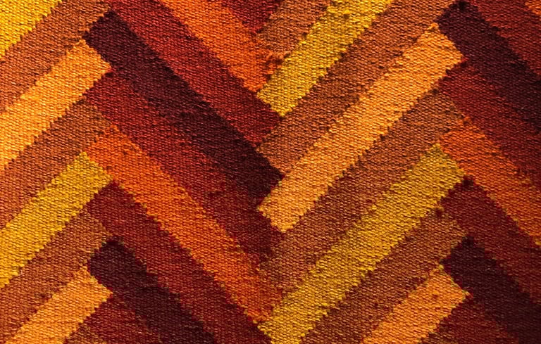 Tissu coloré à la main avec des lignes géométriques