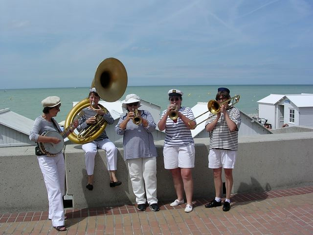 Fanfare de filles, Orchestres Fêtes de l'eau, plage